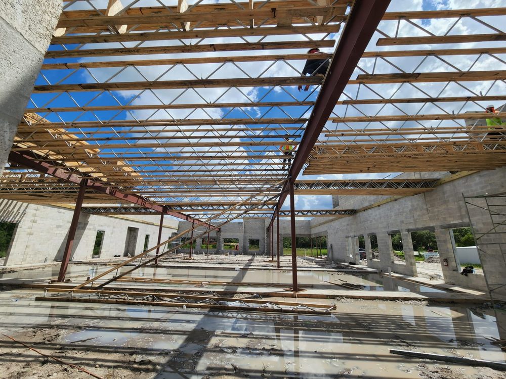 Open web steel joists spanning between block walls